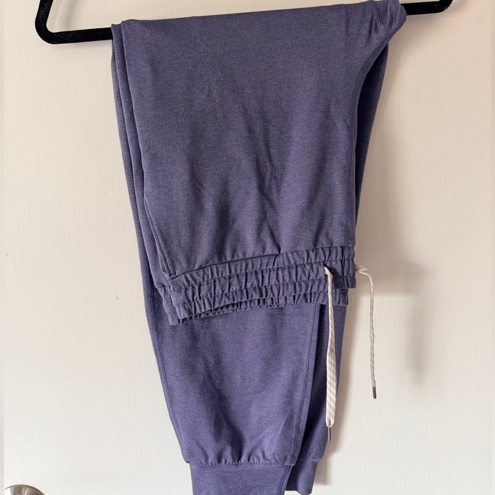 NWOT Vuori Performance Joggers Size L